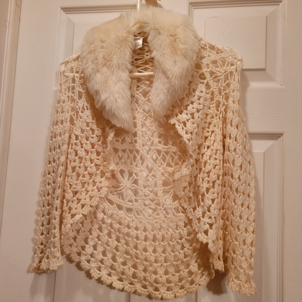 Faux fur colar knitted bureau